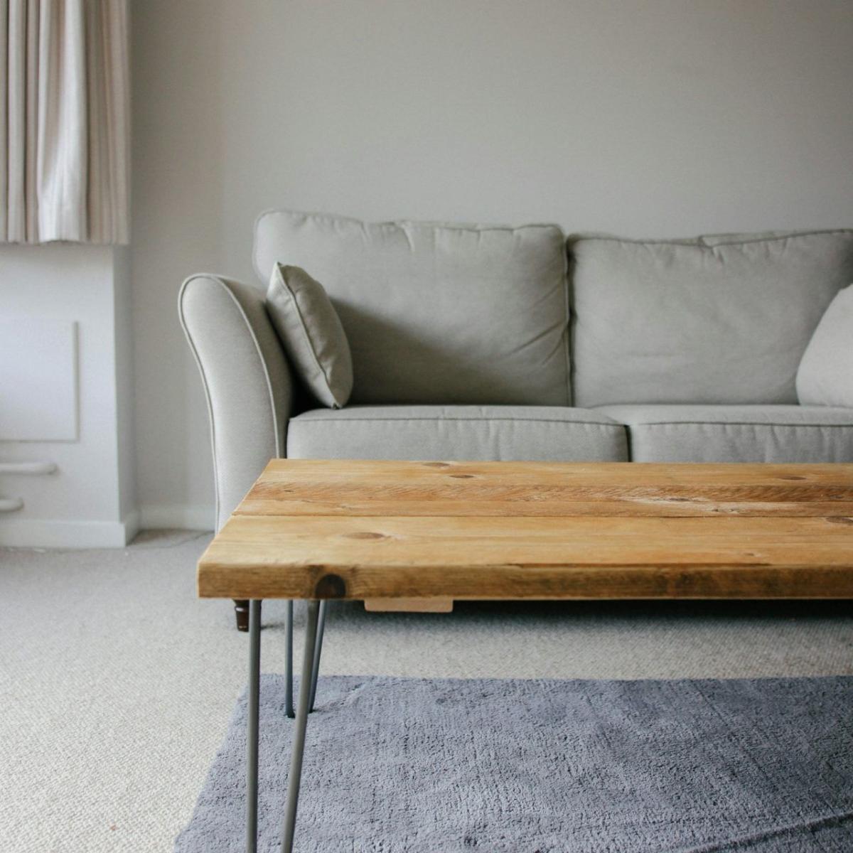Sofa mit Tisch